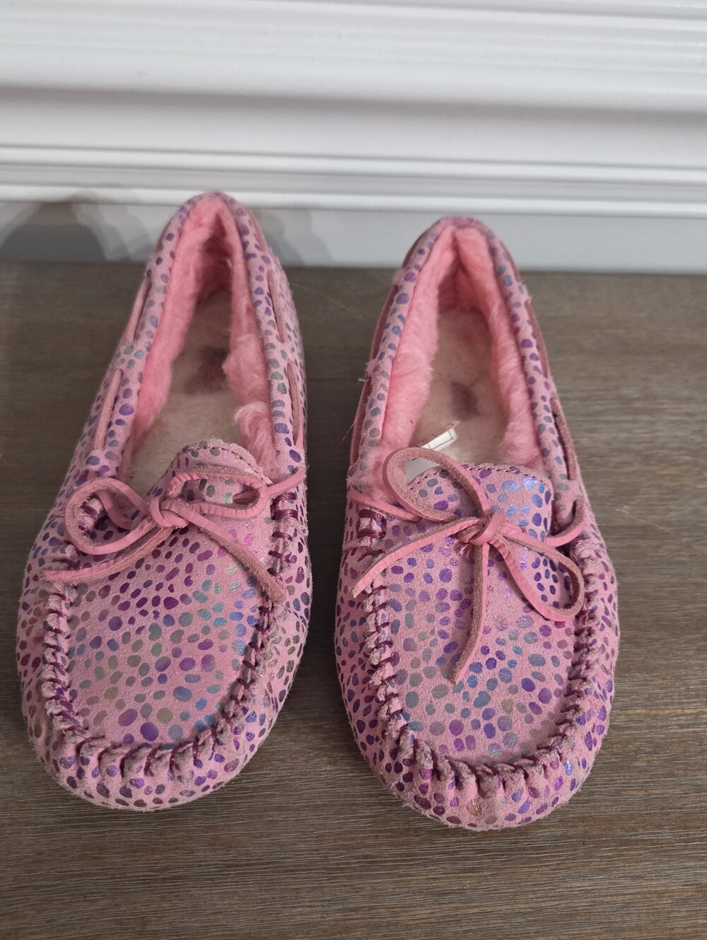 UGG Kids Dakota Spots Suede Moccasin Slippers Pink Metallic Size 1 YOUTH F20021F